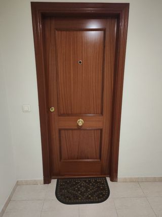 Puerta Blindada
Abre a izqda
.
,
.