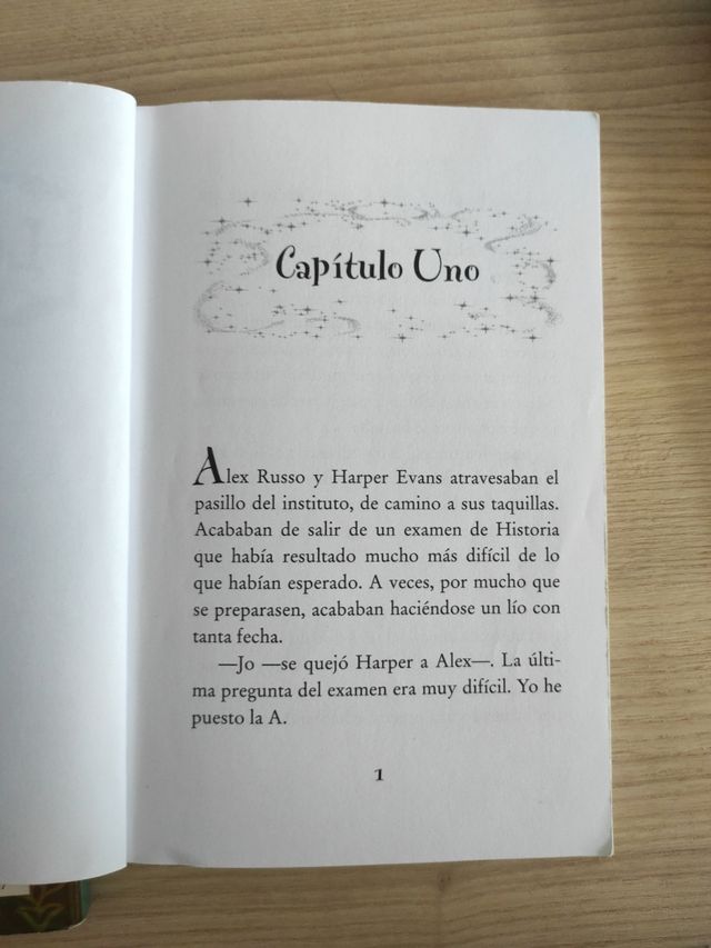 Hechizada (LOS MAGOS DE WAVERLY PLACE) (Spanish Edition)