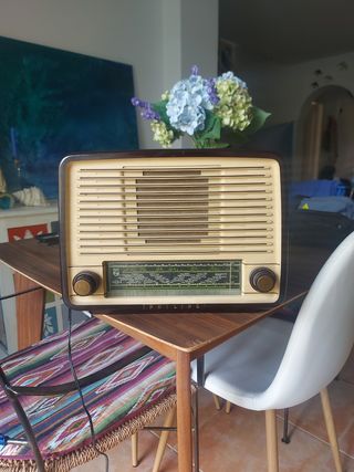 Antigüedades. Radio antigua Philips