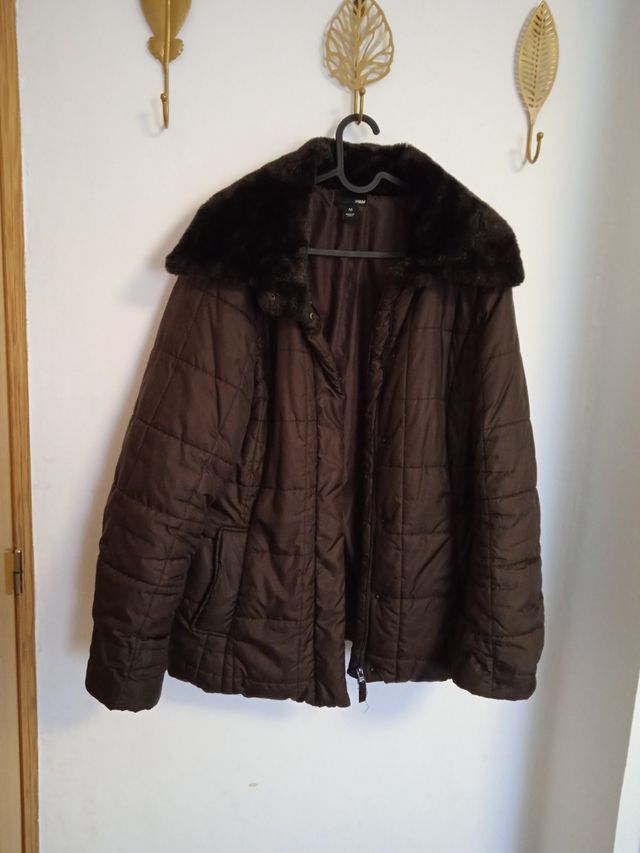 Abrigo parka de mujer. Chocolate