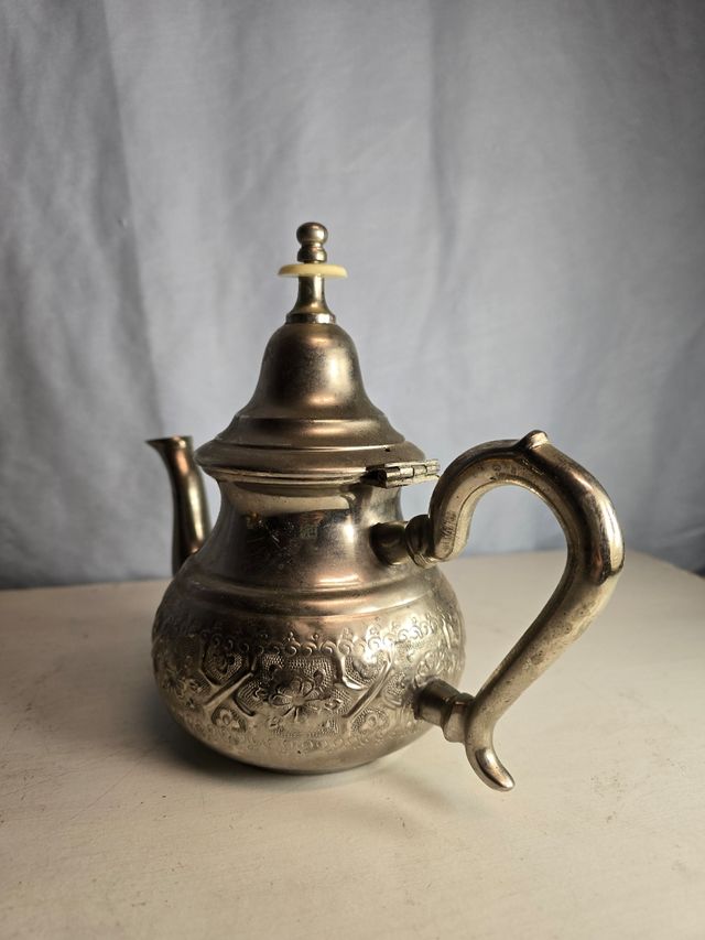 Tetera arabe de cobre