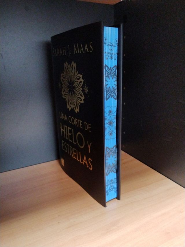 Una corte de hielo y estrellas. Edición especial: Una corte de rosas y espinas 4. Edición especial con cantos tintados