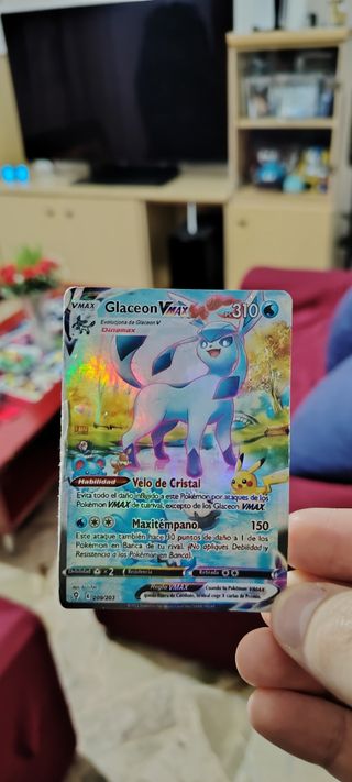 Pokemon card Glaceon Vmax