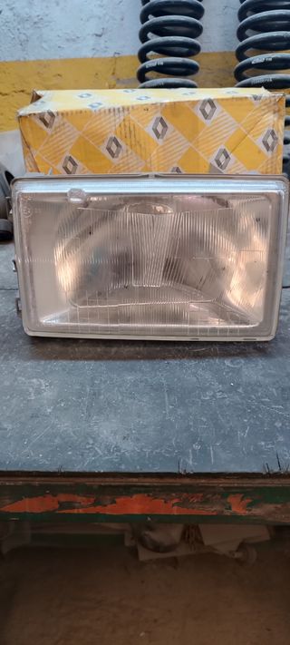 Faro derecho Renault 9
