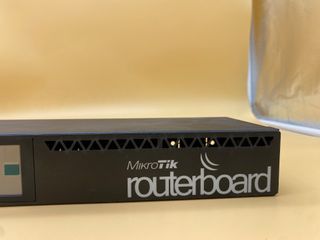 📡 Router MikroTik RB2011UiAS-RM
