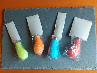 Juego cuchillos AMC para quesos y bandeja pizarra