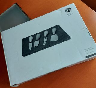 Juego cuchillos AMC para quesos y bandeja pizarra