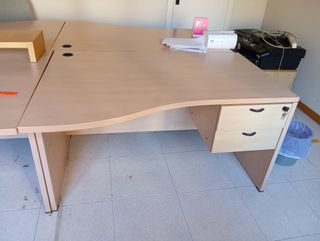 Lote de 4 mesas de oficina