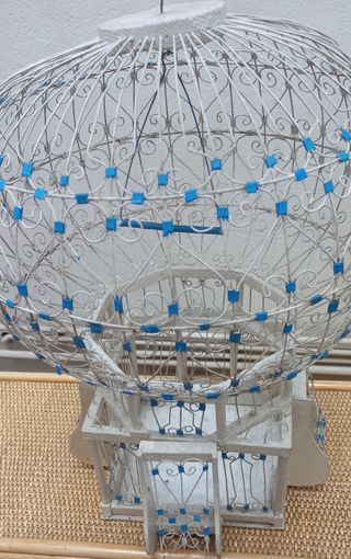 Jaula artesana de Túnez para pájaros sin usar