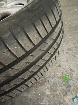 Llantas 16" con neumáticos 