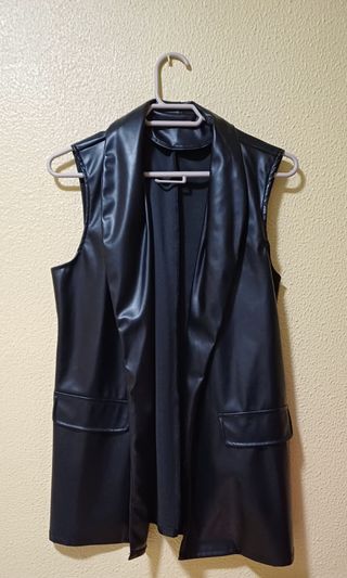 Chaleco de polipiel.