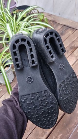 Botines de agua talla 36. Pies estrechos.