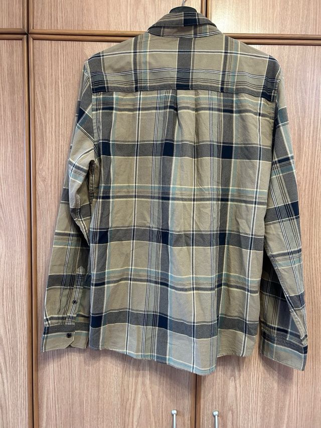 Camisa verde oscura a cuadros