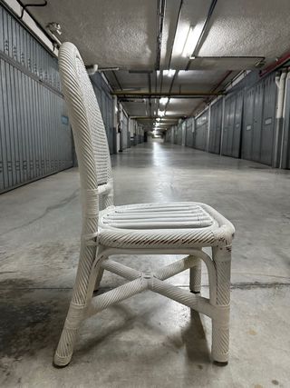 Silla blanca de bambu