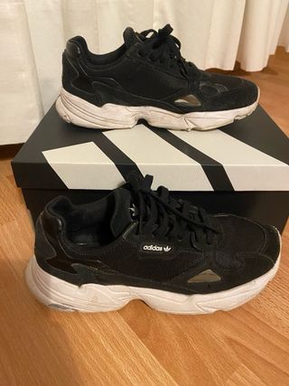 (2) pares de ZAPATILLAS, n°43
-1.Adidas.-2.Primark