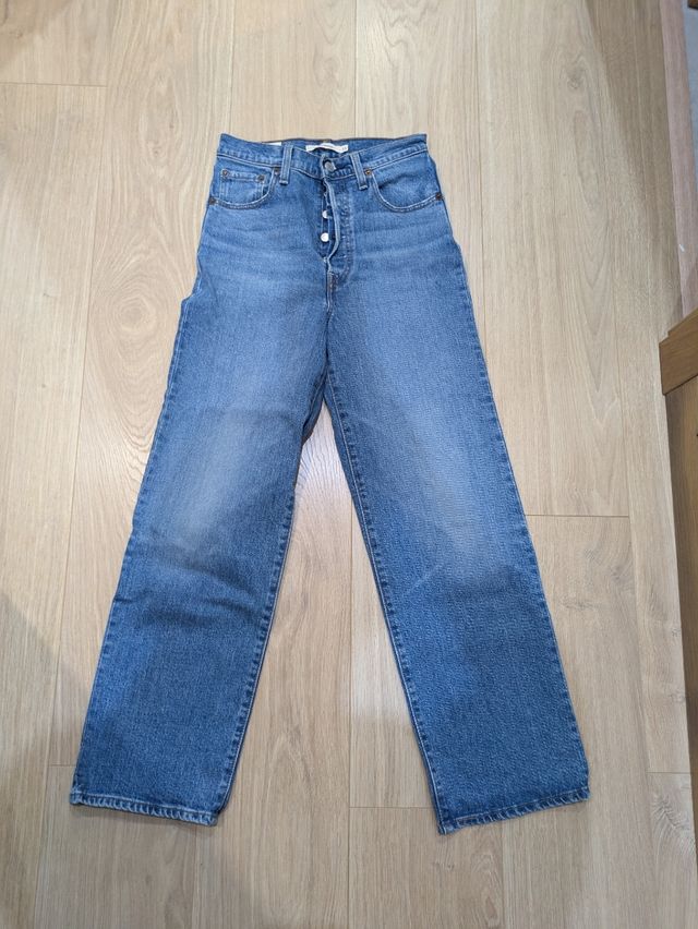 Vaqueros Levis ribcage straight talla 25