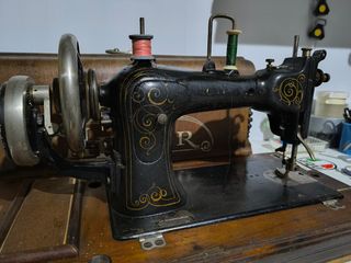 Maquina de coser antigua