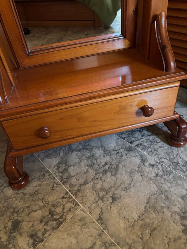 Mueble de espejo dormitorio provenzal con espejo