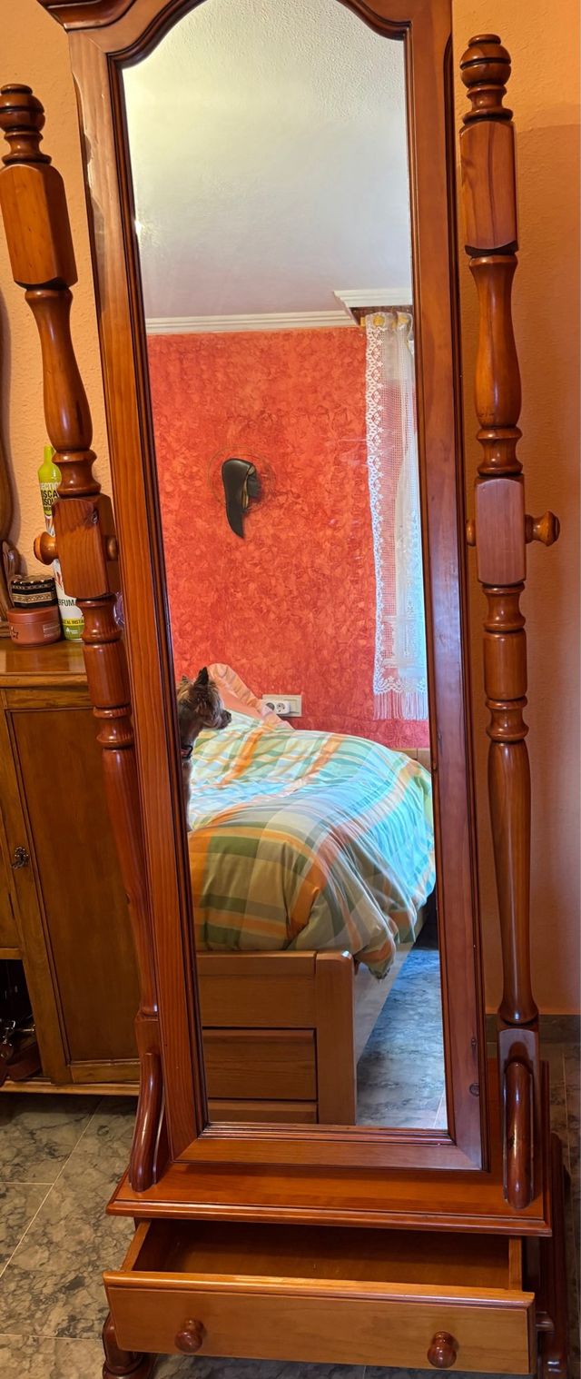 Mueble de espejo dormitorio provenzal con espejo