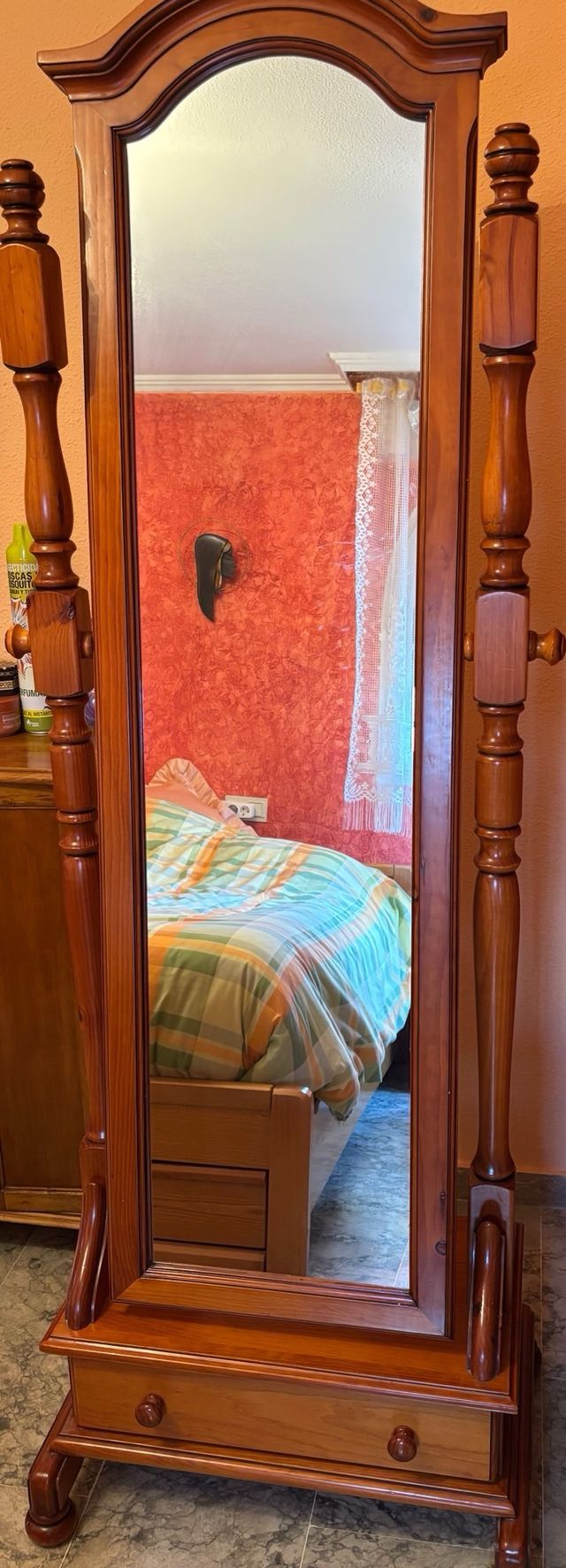 Mueble de espejo dormitorio provenzal con espejo