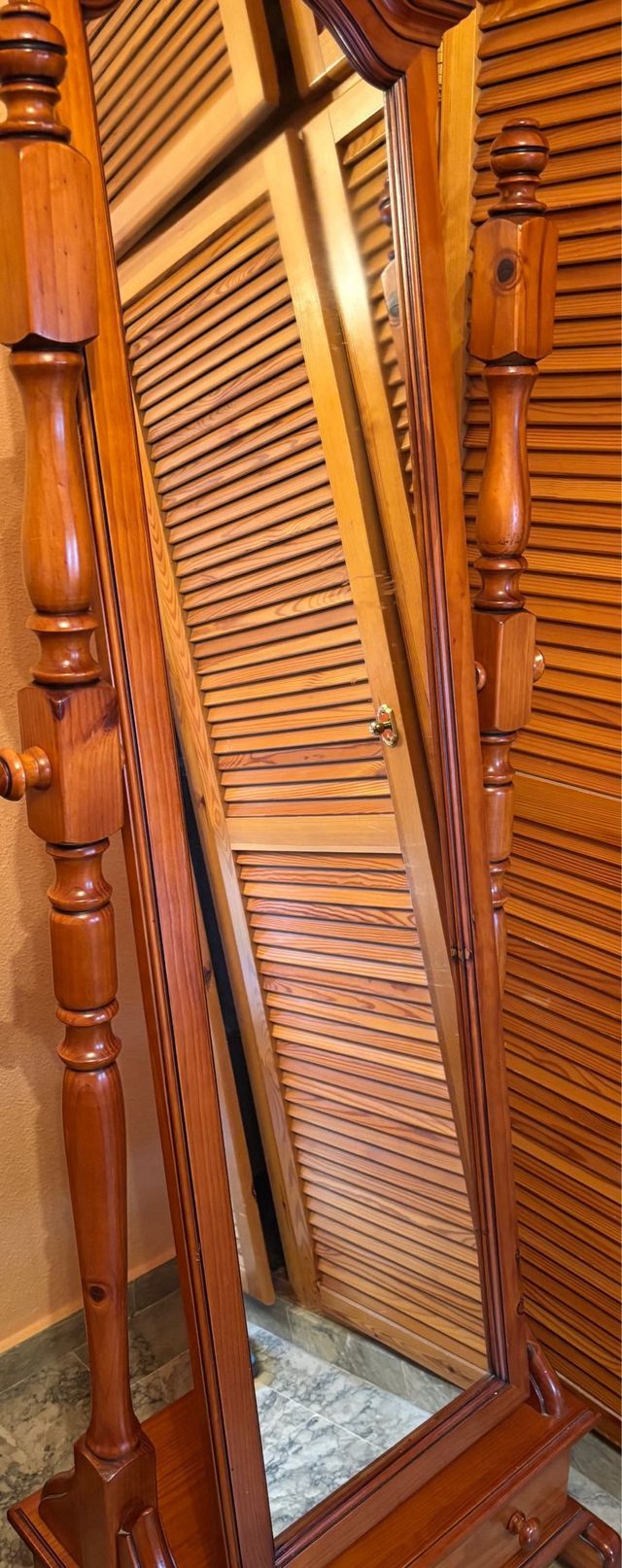 Mueble de espejo dormitorio provenzal con espejo