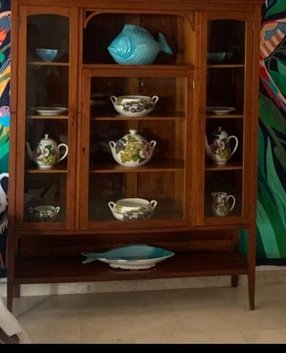 Vitrina de madera antigua 