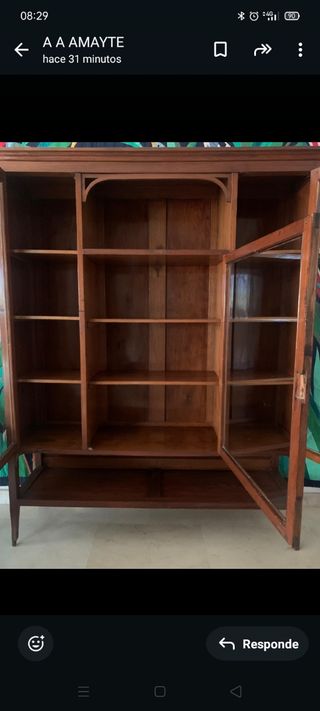 Vitrina de madera antigua 