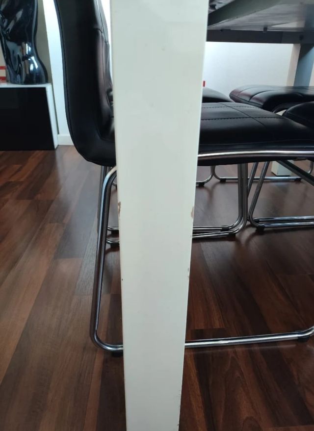 Mesa de comedor y 4 sillas