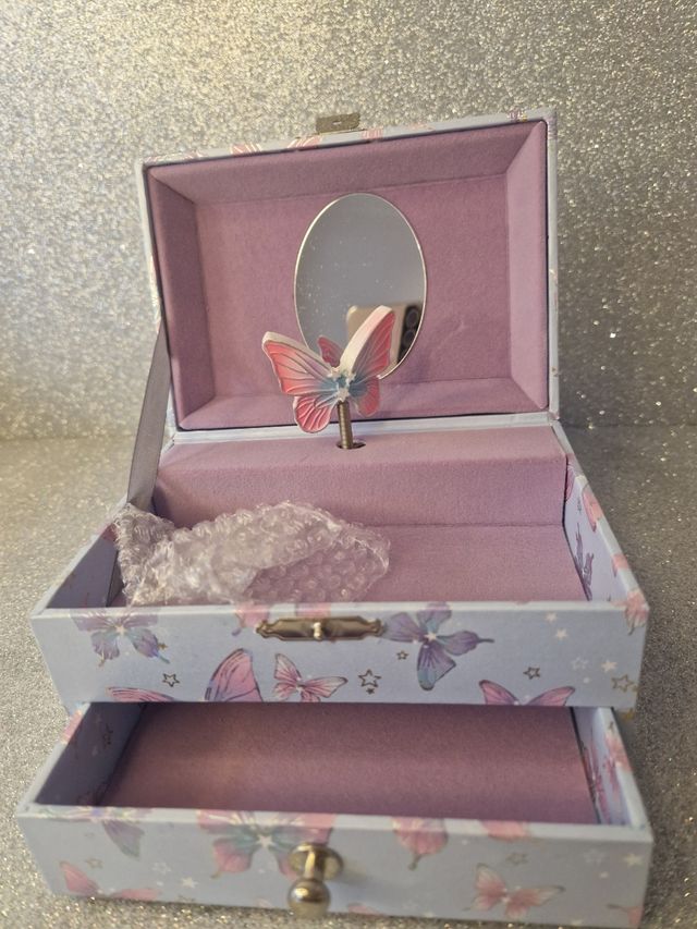 Cajita de música claire's nueva