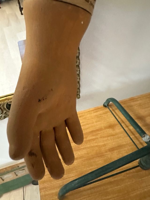 Maniquí articulado muy antiguo con pedestal