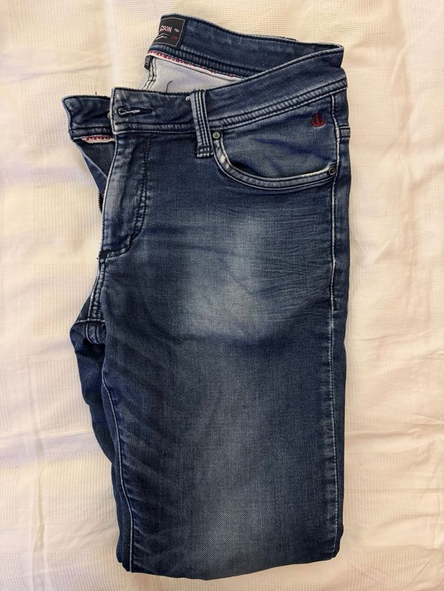 Pantalón Macson. Slim fit. Talla M.