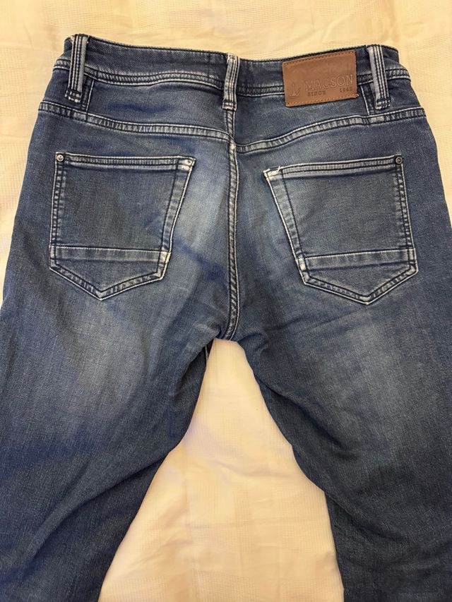 Pantalón Macson. Slim fit. Talla M.