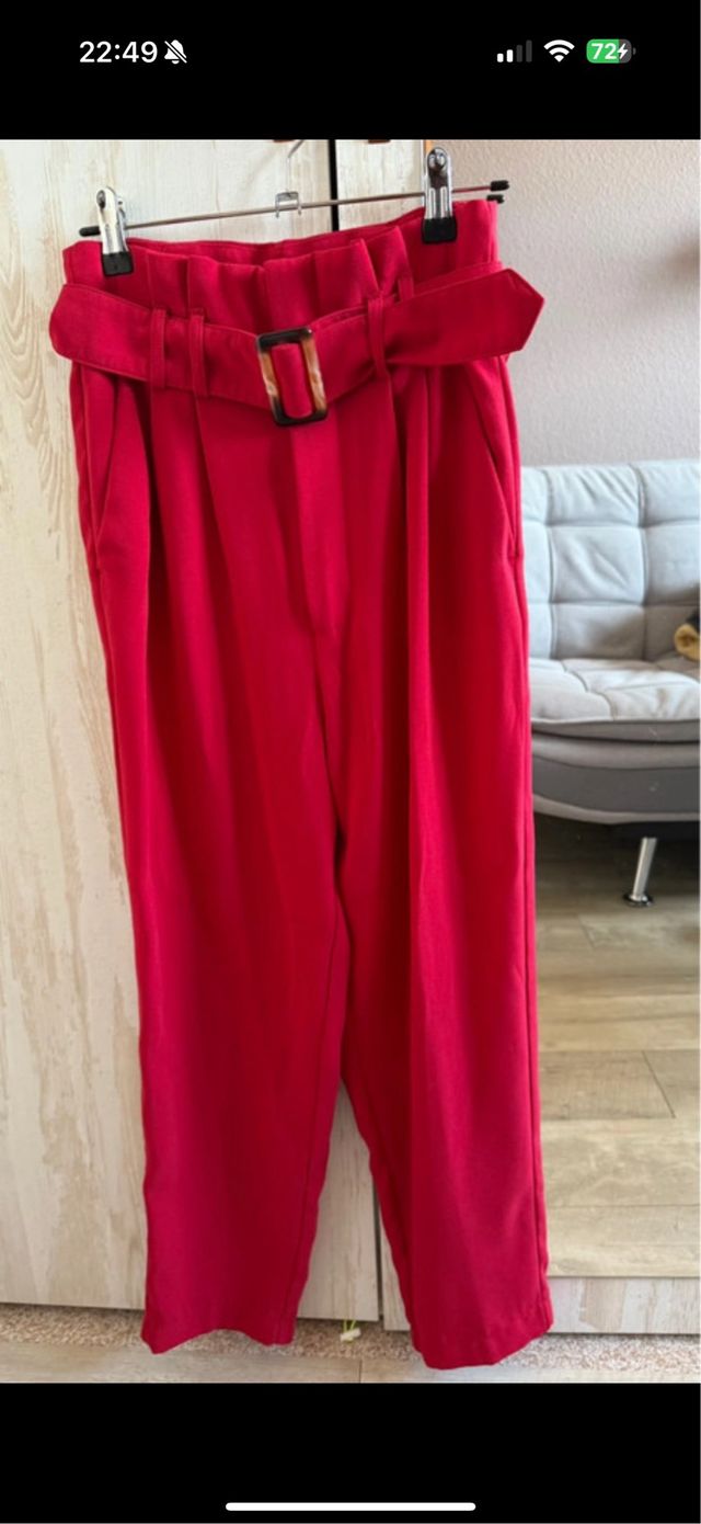Pantalón rojo de pinzas