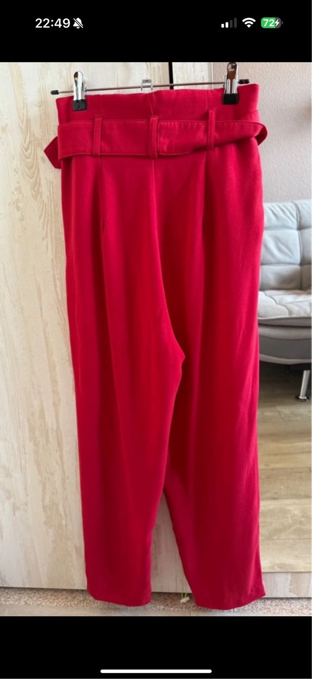 Pantalón rojo de pinzas