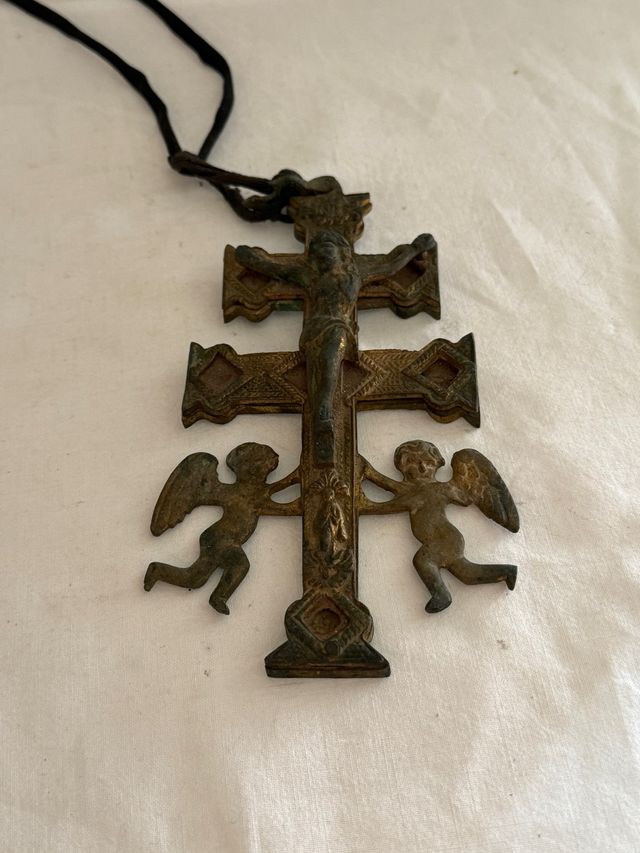 Cruz de Caravaca de metal