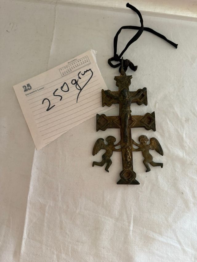Cruz de Caravaca de metal