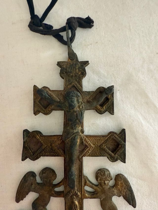 Cruz de Caravaca de metal