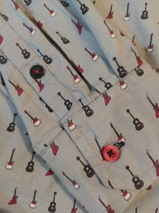 Camisa gris guitarras 14 años