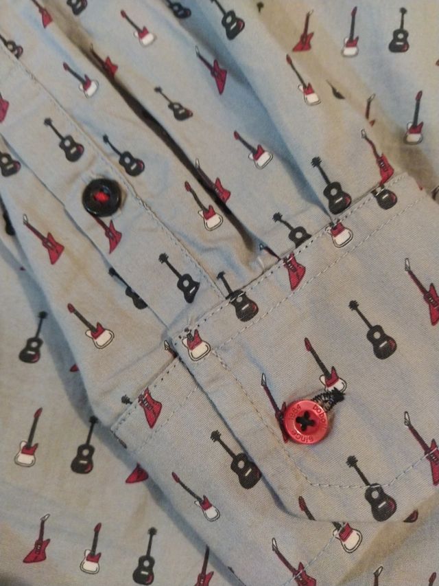 Camisa gris guitarras 14 años