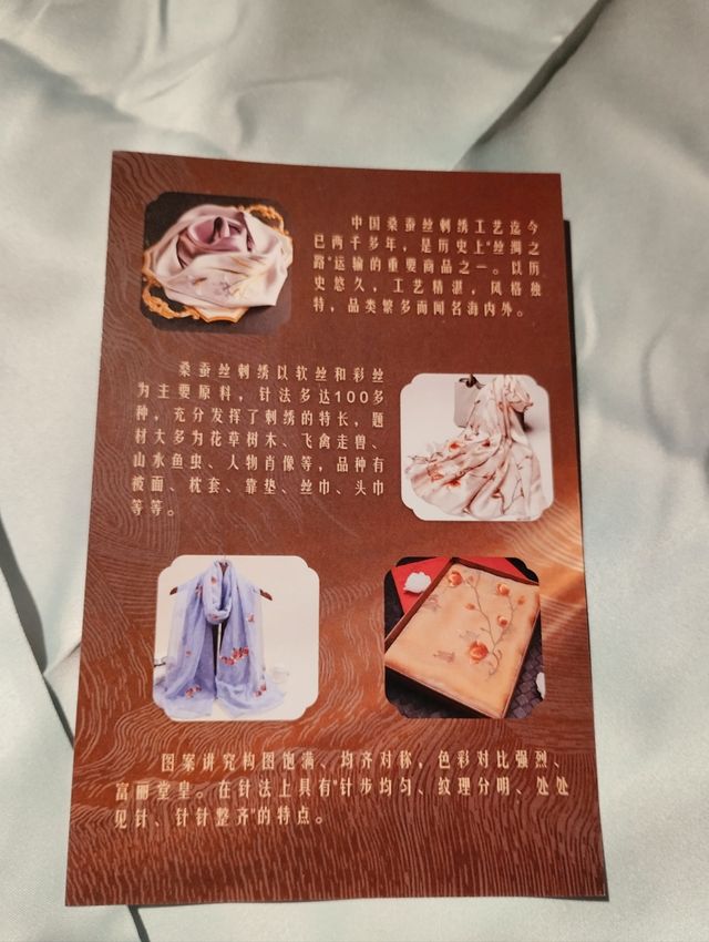 Pañuelo de seda bordado – NUEVO con etiqueta