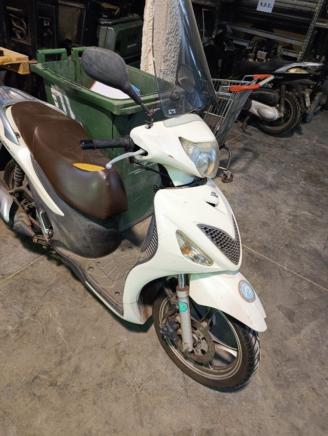 Suzuki sixteen