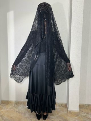 Peineta color carey y mantilla negra grande