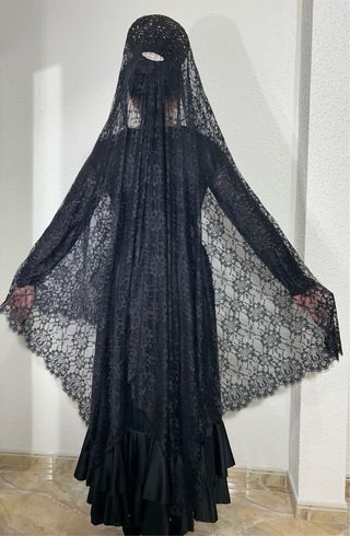 Peineta color carey y mantilla negra grande