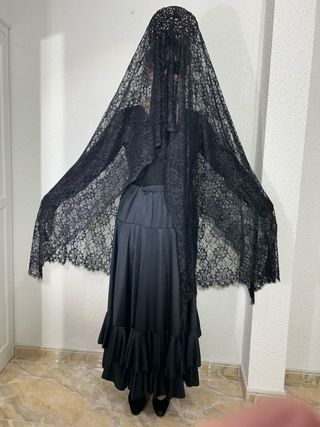 Peineta color carey y mantilla negra grande