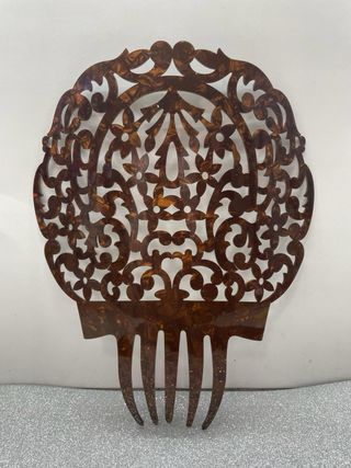 Peineta color carey y mantilla negra grande