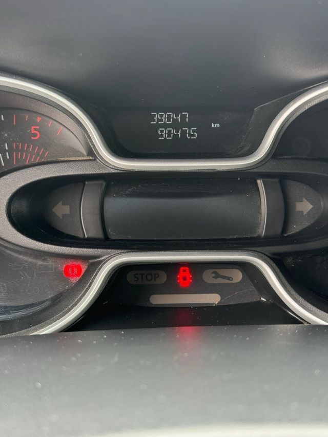 Nissan NV300 2021