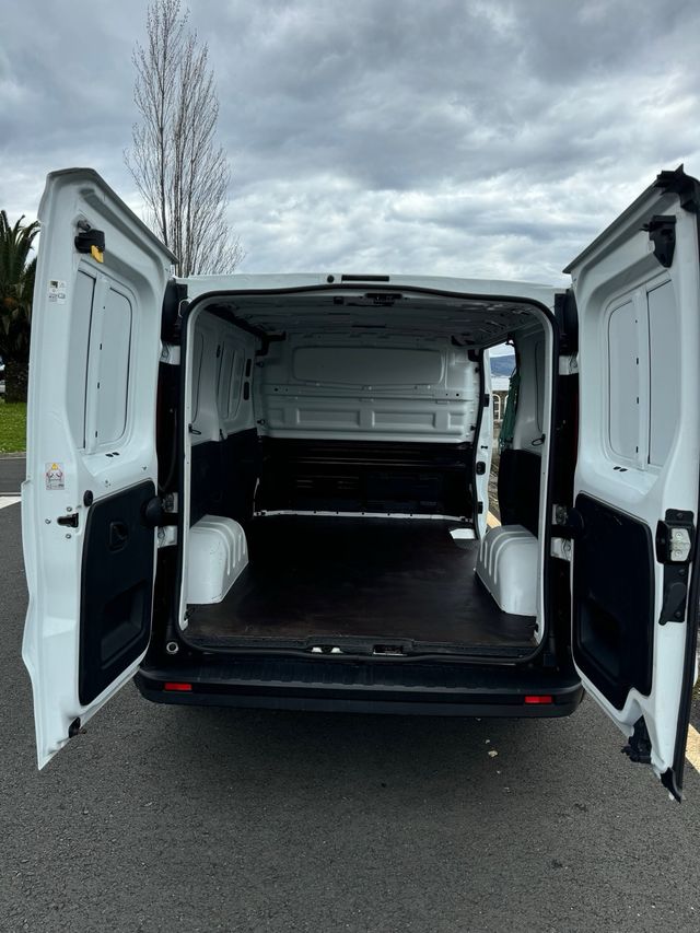 Nissan NV300 2021