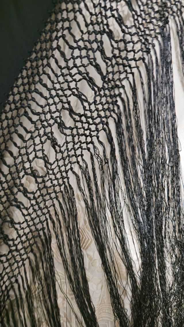 Manton de Manila seda bordado a mano 800 grm