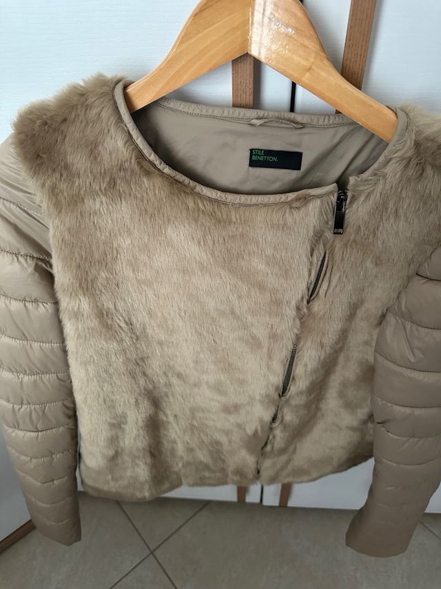 piumino leggero con effetto pelliccia davanti
