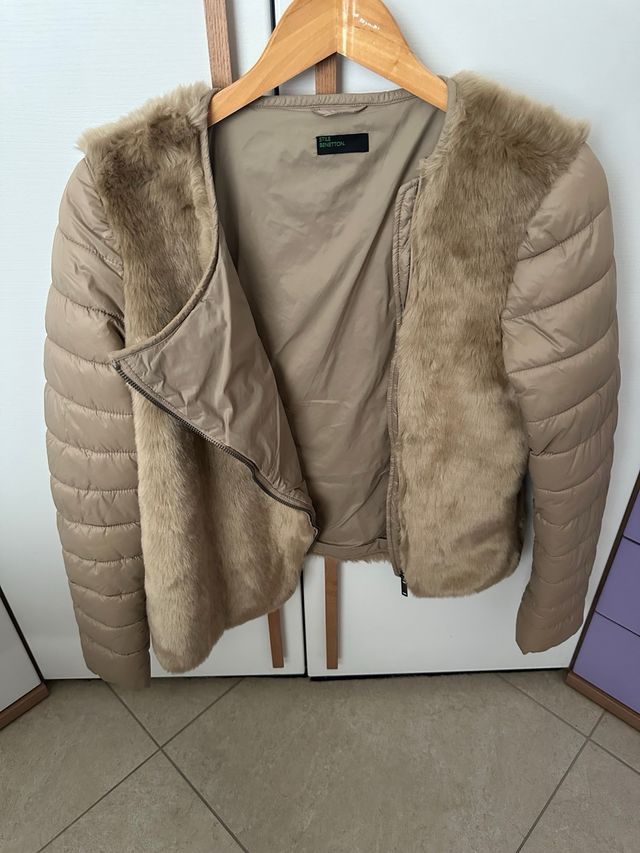 piumino leggero con effetto pelliccia davanti